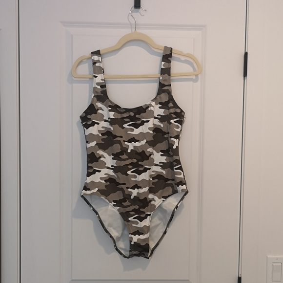 NWT Kendall & Kylie High Cut Camo One Piece - Picture 6 of 6
